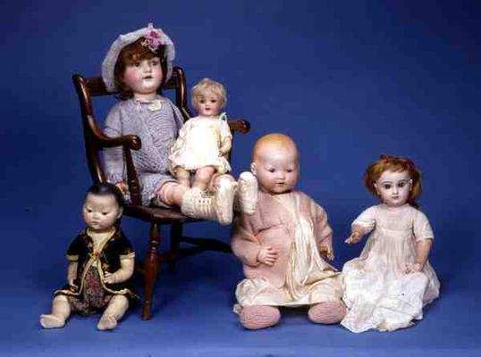 Five bisque headed dolls von 