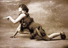 L' ecrivain Colette ici dans une pantomime Le desir la chimere et l'amour au theatre des mathurins 1906