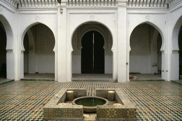 Mosque Sidi Halaoui, view of the courtyard (photo)  von 