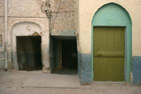 Medina of the city, a door (photo) 