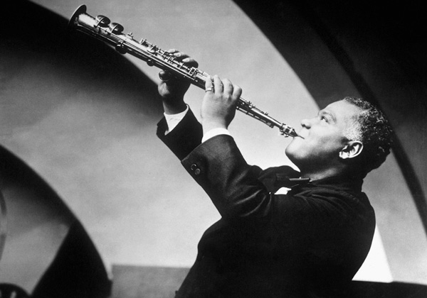 New Orleans jazzman Sidney Bechet here playing the soprano saxophone von 