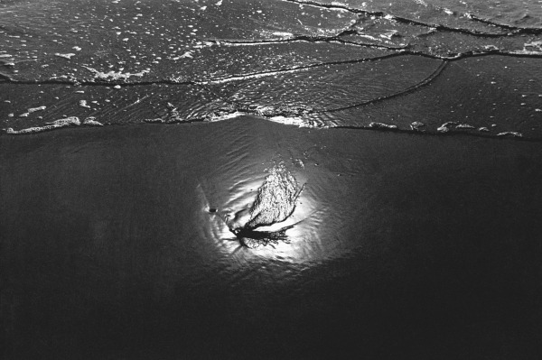 Reflection in sea water, Porbandar (b/w photo)  von 