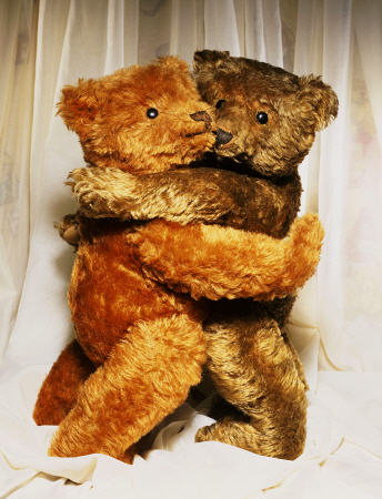 Two Steiff Teddy Bears Embracing von 