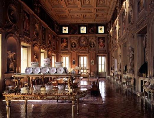The 'Galleria', with a panelled ceiling and niches containing antique statues from the Sacchetti col von 