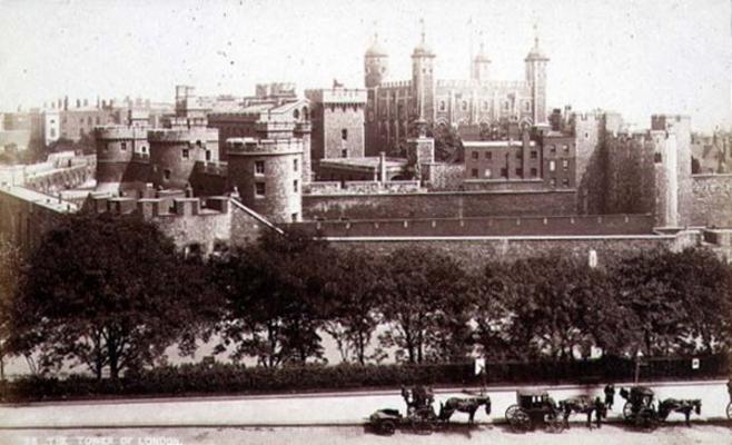 The Tower of London (sepia photo) von 
