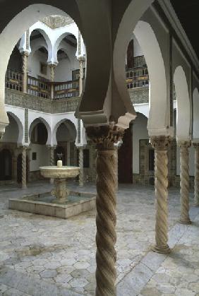View of the courtyard interior (photo) 