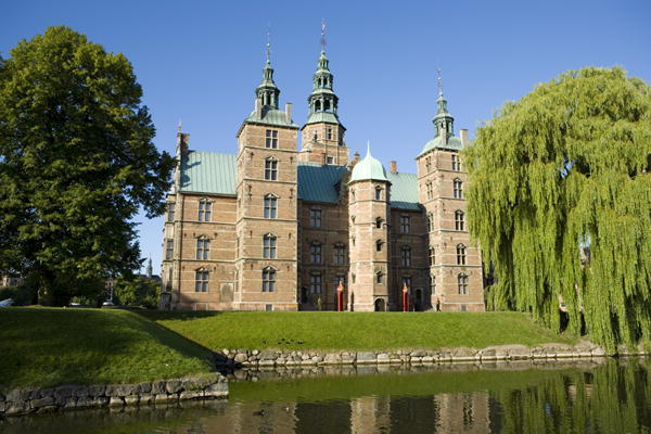View of the exterior of Rosenborg Castle, completed in c.1606 (photo)  von 