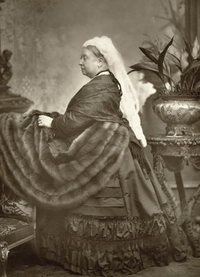 Victoria (1819-1901): full length portrait photograph by Stanislas Walery (fl.1884-98) von 