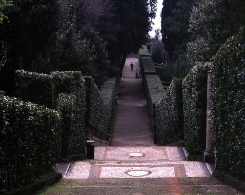 View of a garden walkway, designed by Pirro Ligorio (c.1500-83) for Cardinal Ippolito II d'Este (150 von 