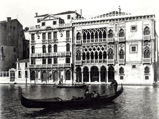 View of the Ca'Oro and Palazzo Giusti (b/w photo) von 