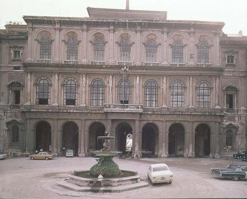 View of the courtyard designed by Gianlorenzo Bernini (1598-1680) and Carlo Maderno (1556-1629), 163 von 
