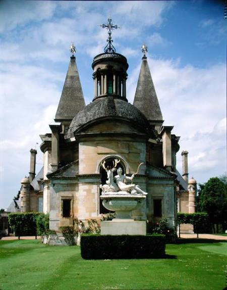 Exterior view of the chapel with sculpture of Diana the Huntress in front (photo) von Philibert Delorme