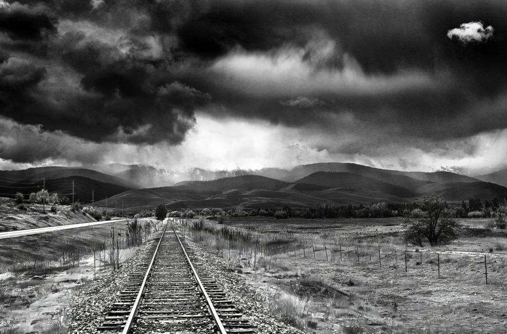Tracks &amp; Thunderstorm – Ronan,MT von Porter Thomas