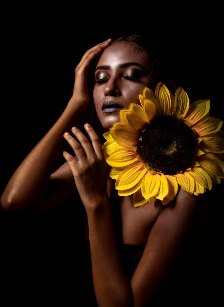 Frauen mit Sonnenblumen von Prithul Das