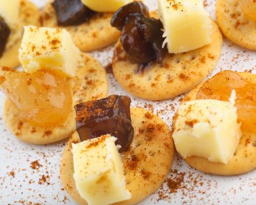 cheese snacks with paprika von Quentin Bargate