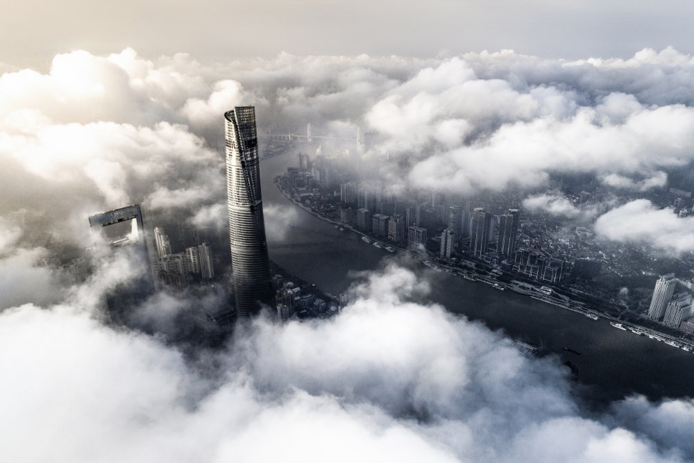 Shanghai in den Wolken von Ran Shen