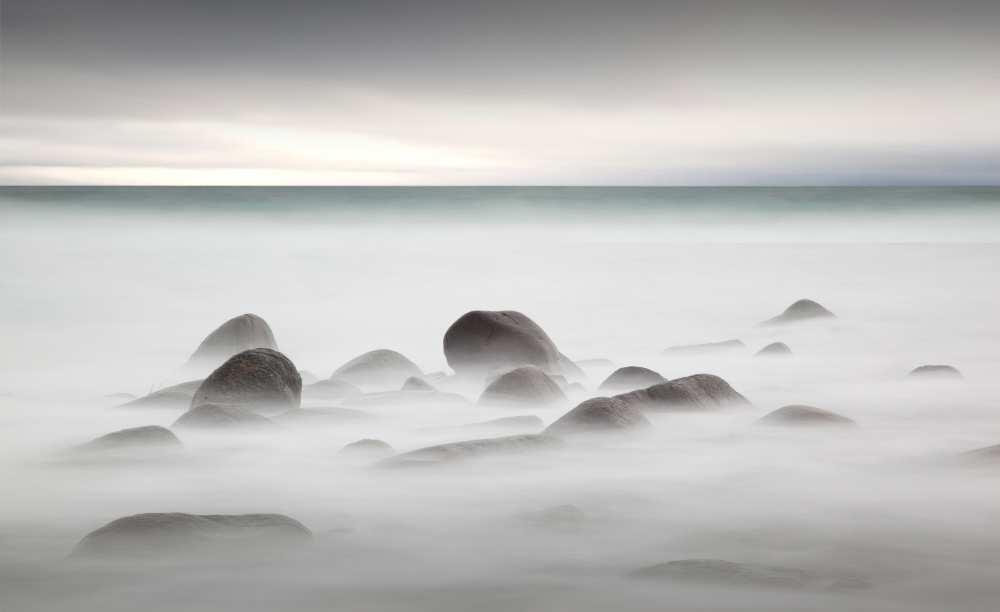 Rocks at Uttakleiv beach von Robbert Mulder