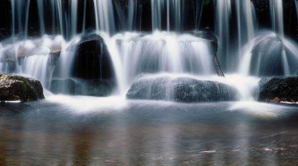 Detail eines Wasserfalles von Robert Kalb