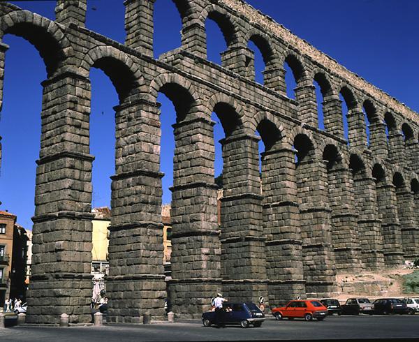 View of the Roman aqueduct (photo)  von Roman