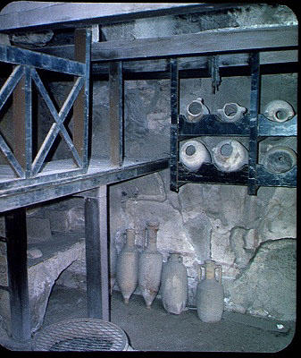 Interior of a shop with amphorae, from the House of Neptune and Amphitrite (photo) von Roman 1st century AD