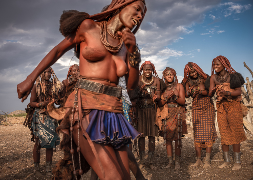 Der Himba-Tanz von Rudy Mareel