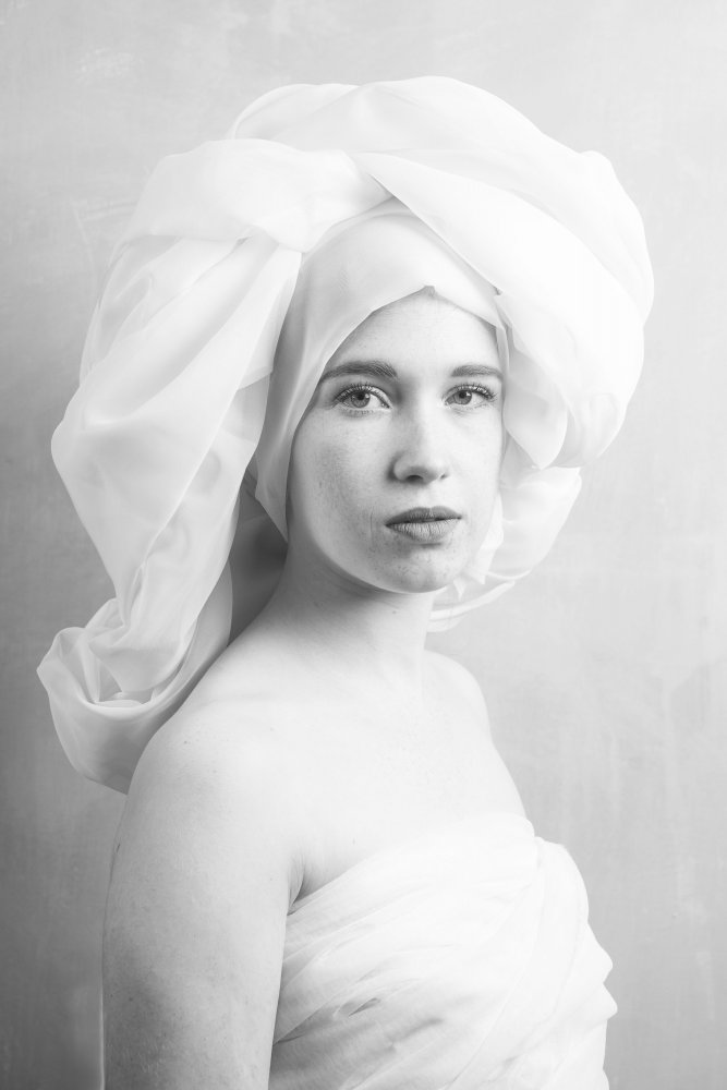 Porträt einer jungen Frau mit Turban von Ruth Franke