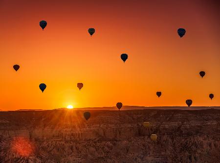 Luftballons im Morgengrauen