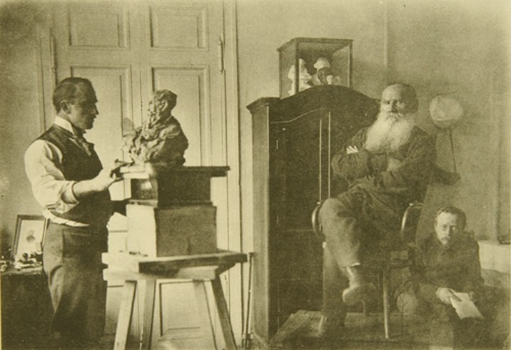 Lew Tolstoi und der Bildhauer Fürst Pawel Trubetzkoy (1866-1938) von Sophia Andreevna Tolstaya