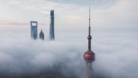 Shanghai in Wolken