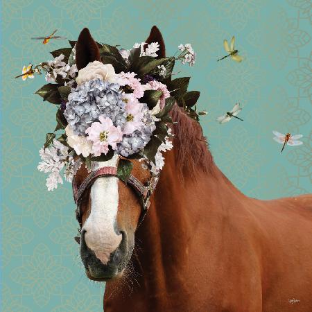 Frühlingsblumenhaube auf Pferd
