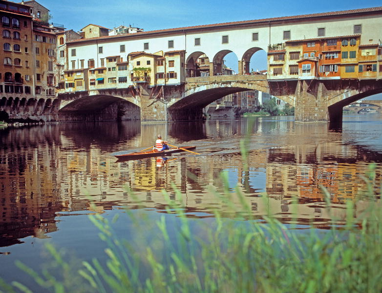 The Ponte Vecchio, built in 1345 (photo)  von Taddeo Gaddi