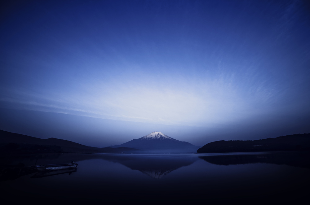 Blaues Symbol des frühen Morgens von Takashi Suzuki