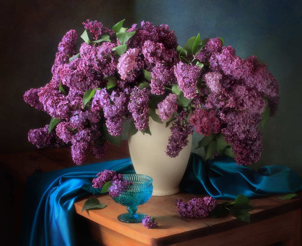 Still life with fragrant lilac von Tatiana Skorohod