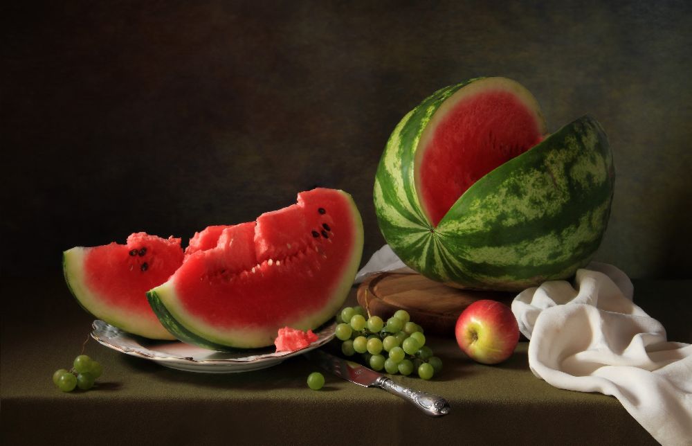 Stillleben mit Wassermelone und Trauben von Tatyana Skorokhod