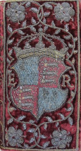 Gestickte Samt-Buchbindung von John Udalls Predigten mit dem Wappen der Elizabeth I. 1596
