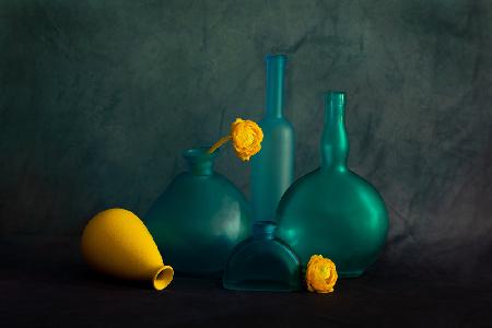 Ranunkeln und Vasen