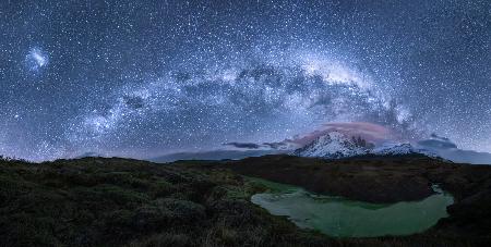 Mondlicht und Milchstraße in Patagonien