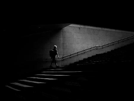 Schritte in der Dunkelheit