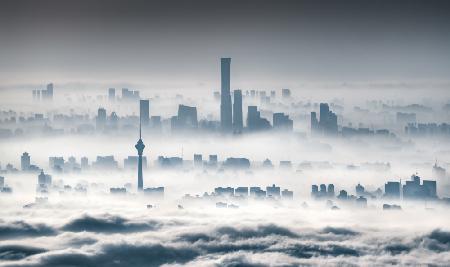Tinte Peking schwebt auf den Wolken